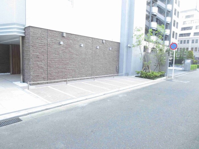 物件外観写真3　(バイク置き場)