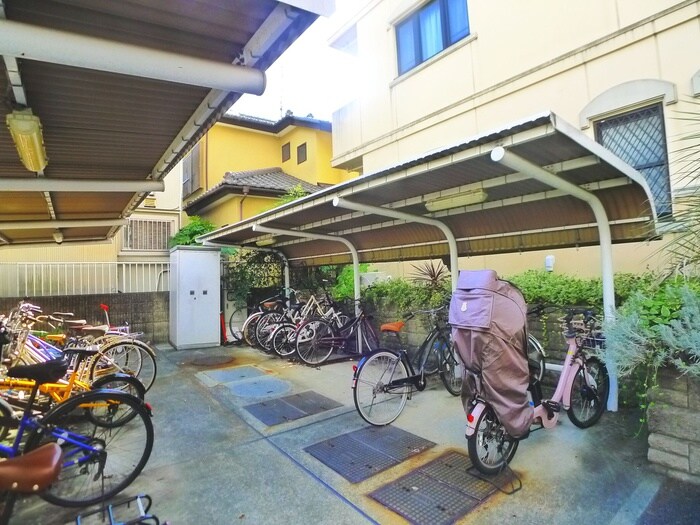 物件外観写真5　(駐輪場)