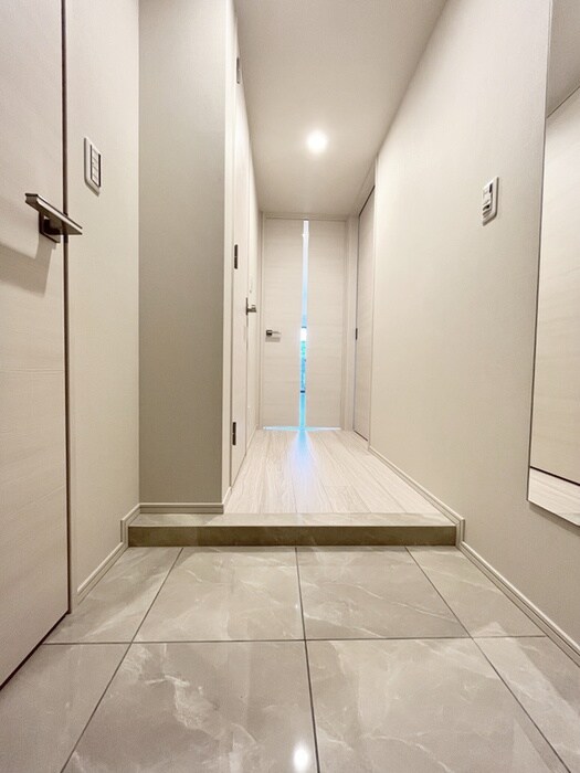 物件内観写真7　(玄関)