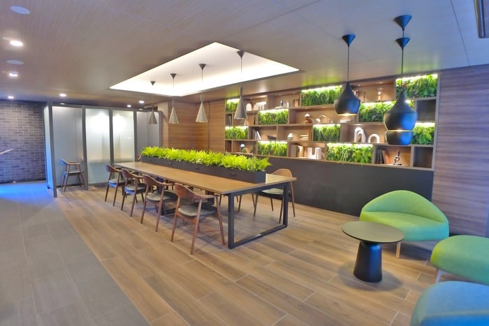 物件外観写真4　(エントランス部分)