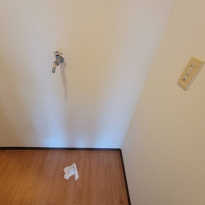 物件内観写真18　(洗濯機置場)