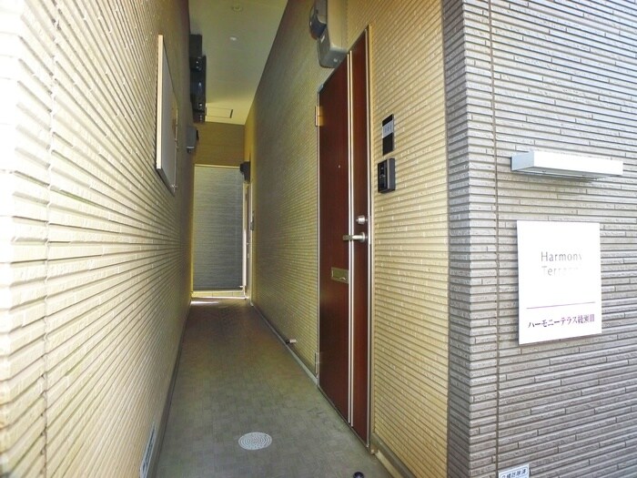 物件外観写真2　(エントランス部分)