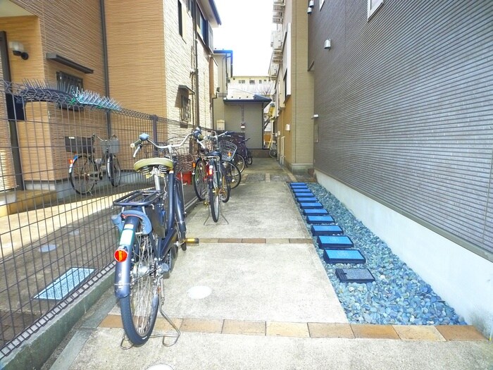 物件外観写真3　(駐輪場)