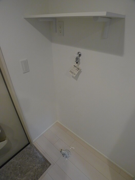 物件内観写真18　(洗濯機置場)