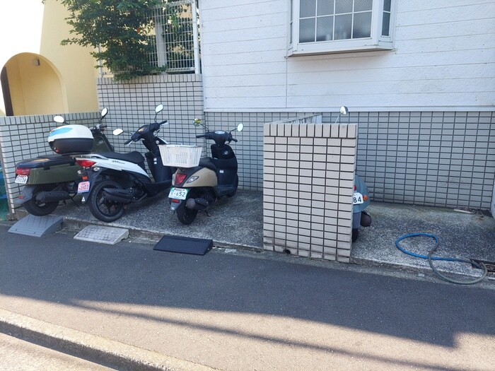 物件外観写真3　(駐輪場)