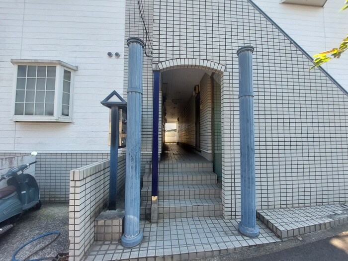 物件外観写真5　(エントランス部分)