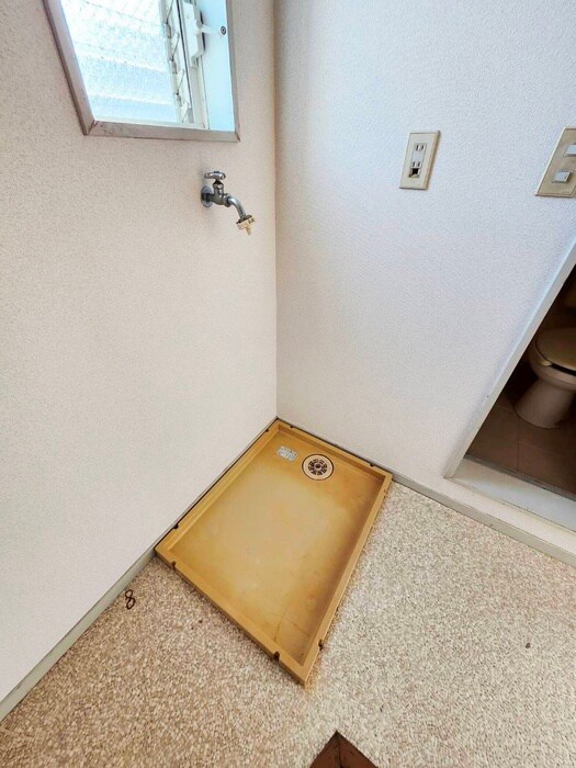 物件内観写真16　(洗濯機置場)