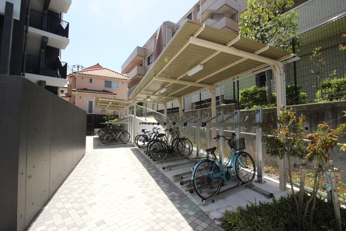 物件外観写真2　(駐輪場)