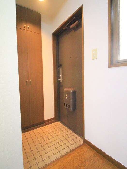 物件内観写真7　(玄関)