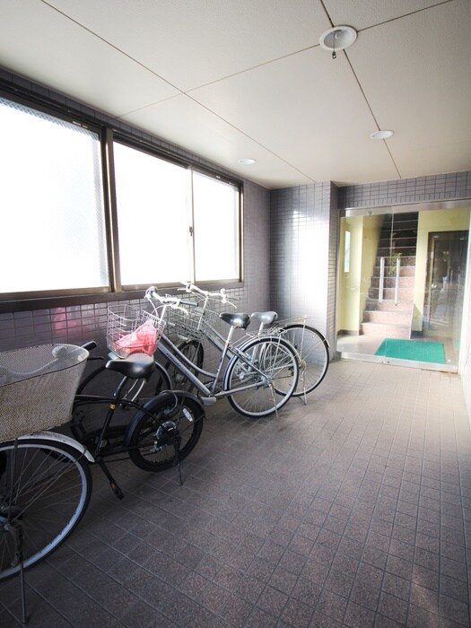 物件外観写真4　(駐輪場)