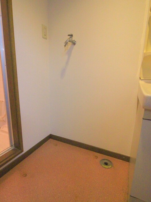 物件内観写真13　(洗濯機置場)