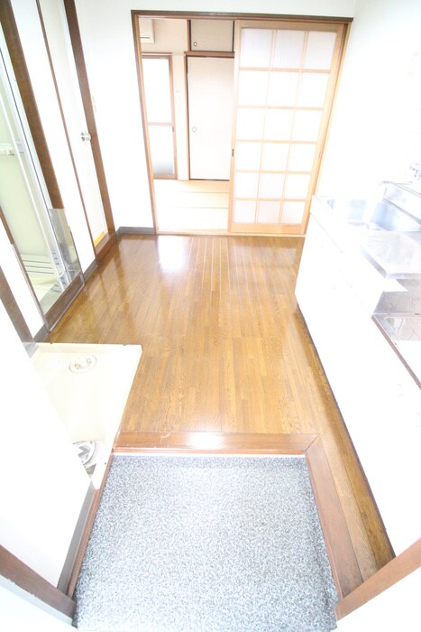 物件内観写真12　(玄関)