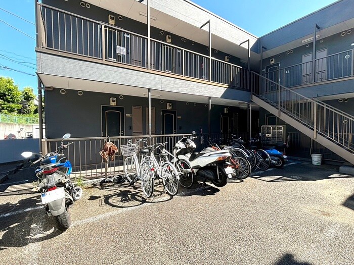 物件外観写真4　(駐輪場)