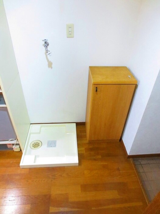 物件内観写真14　(洗濯機置場)