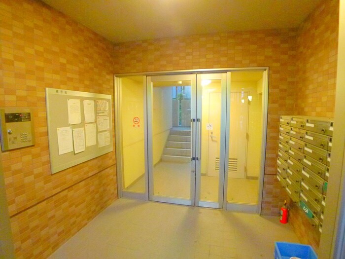 物件外観写真4　(エントランス部分)