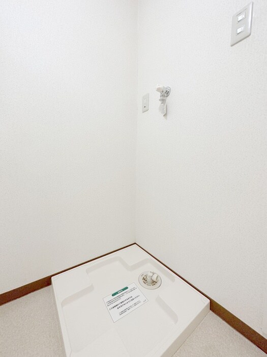 物件内観写真13　(洗濯機置場)