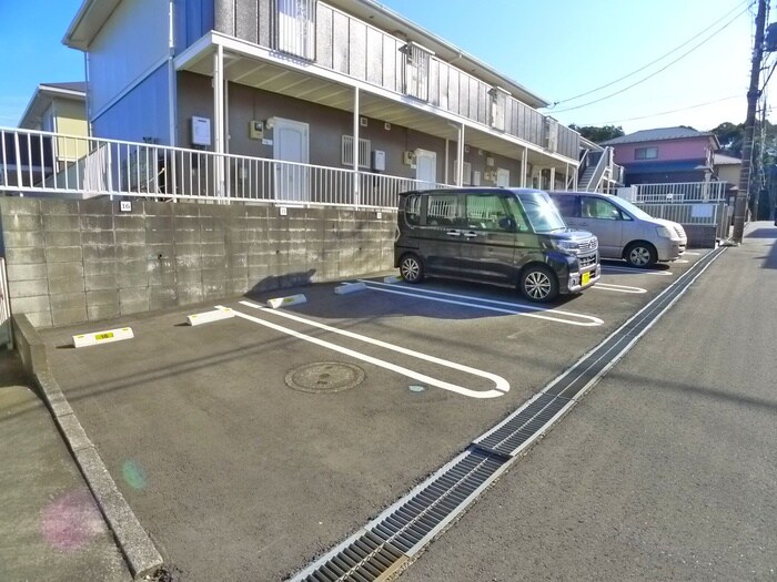 物件外観写真2　(駐車場)