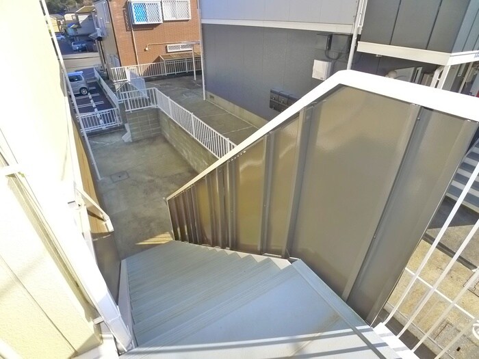 物件外観写真6　(エントランス部分)