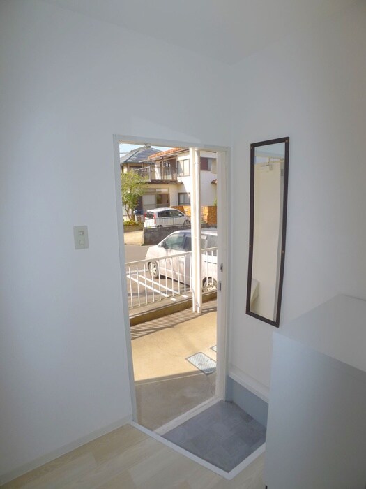 物件内観写真16　(玄関)