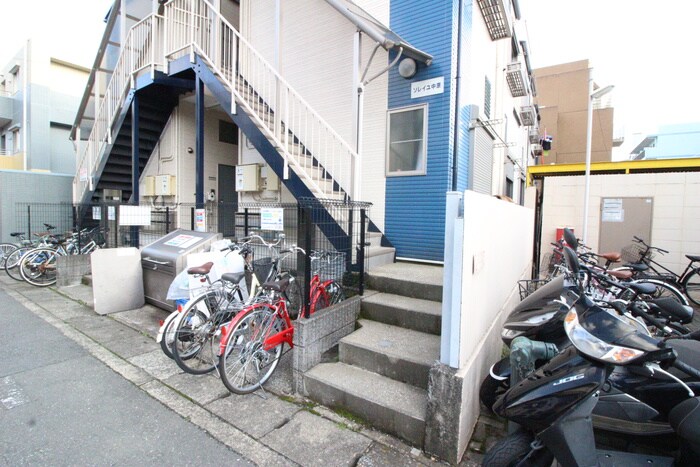 物件外観写真3　(エントランス部分)