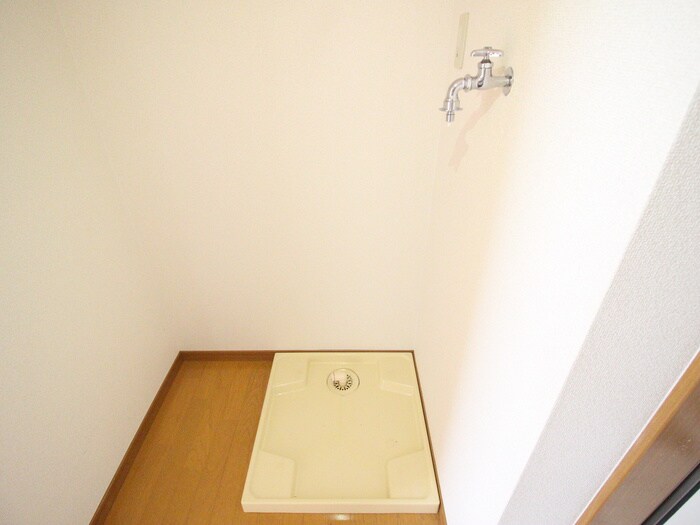 物件内観写真13　(洗濯機置場)