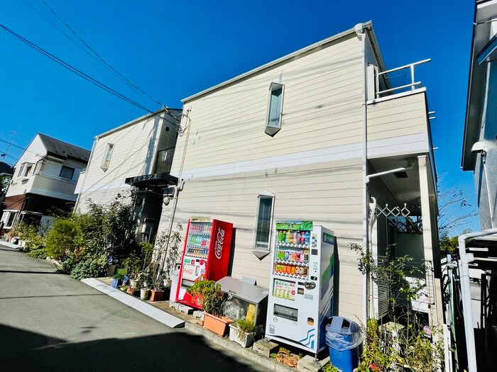 物件外観写真2　(エントランス部分)