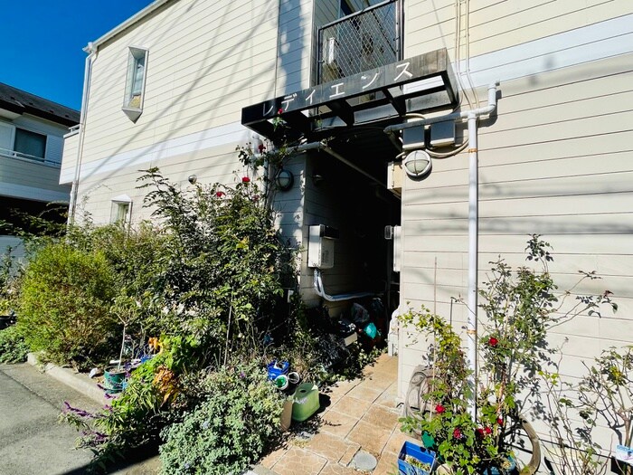 物件外観写真3　(エントランス部分)