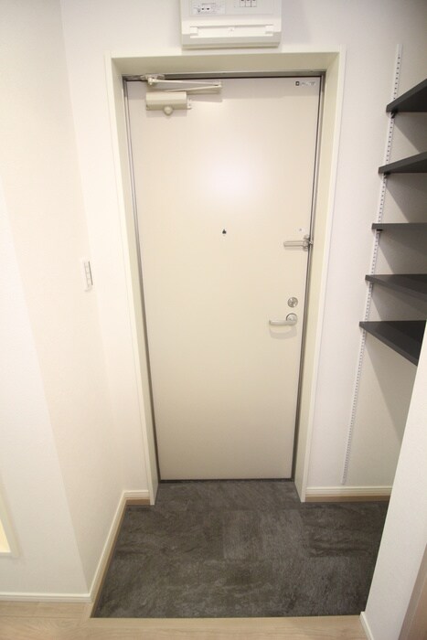 物件内観写真16　(玄関)