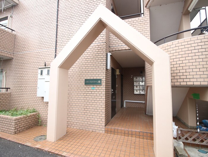 物件外観写真1　(エントランス部分)