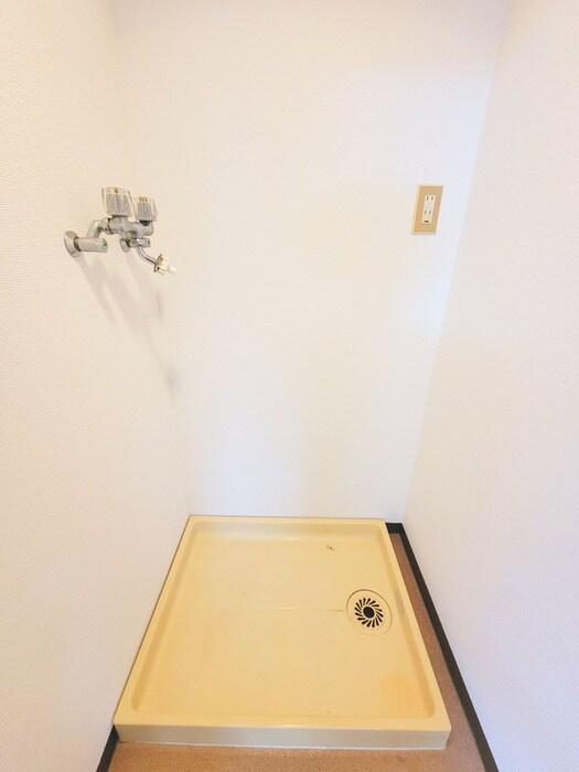 物件内観写真16　(洗濯機置場)