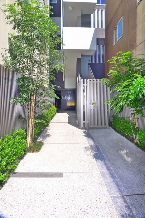 物件外観写真4　(エントランス部分)