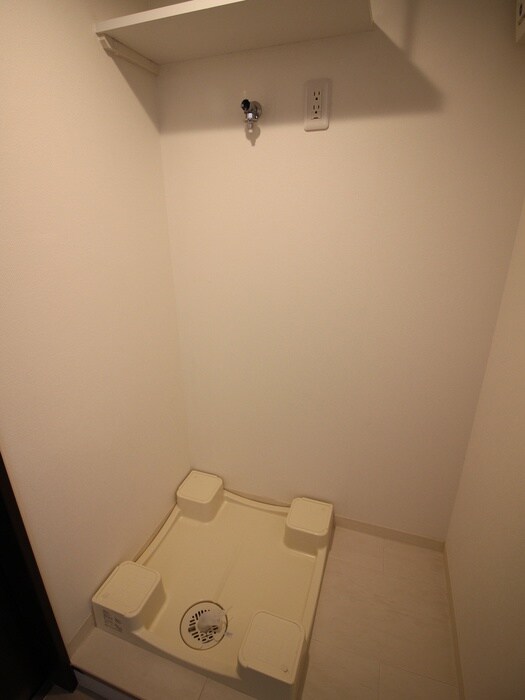 物件内観写真14　(洗濯機置場)