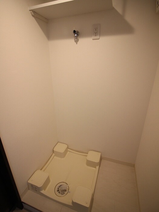 物件内観写真17　(洗濯機置場)