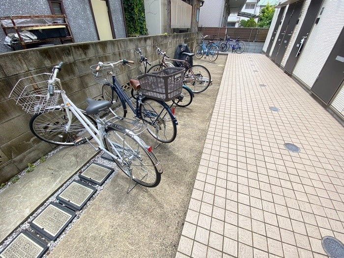 物件外観写真3　(駐輪場)