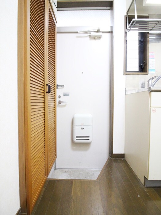 物件内観写真10　(玄関)