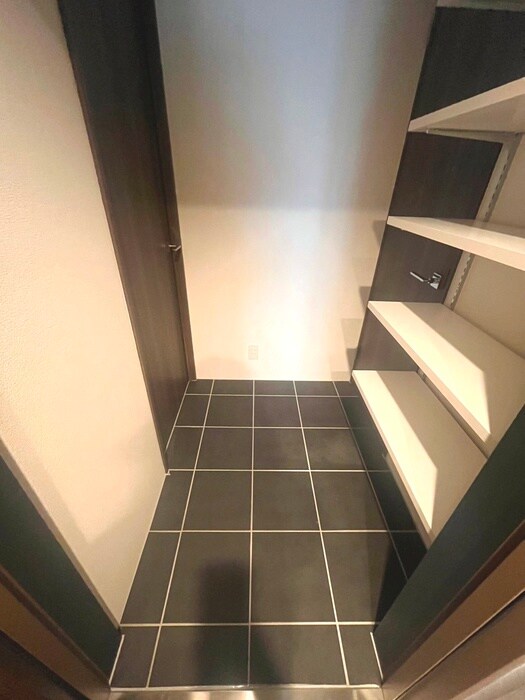 物件内観写真18　(玄関)