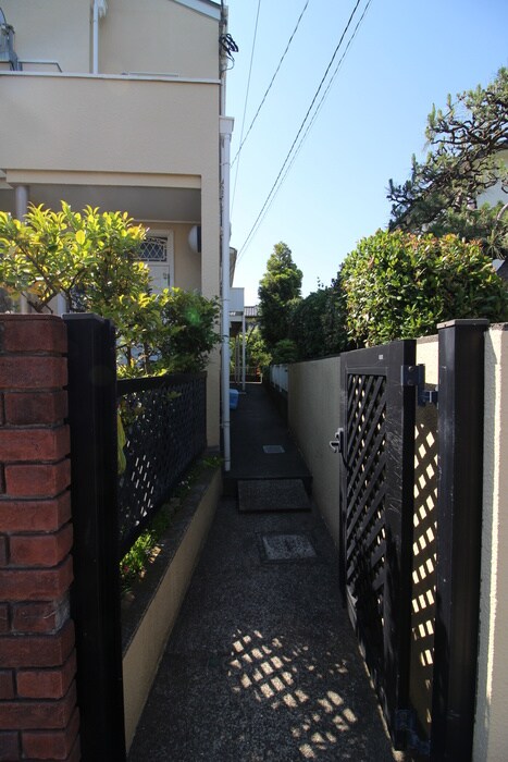 物件外観写真4　(エントランス部分)