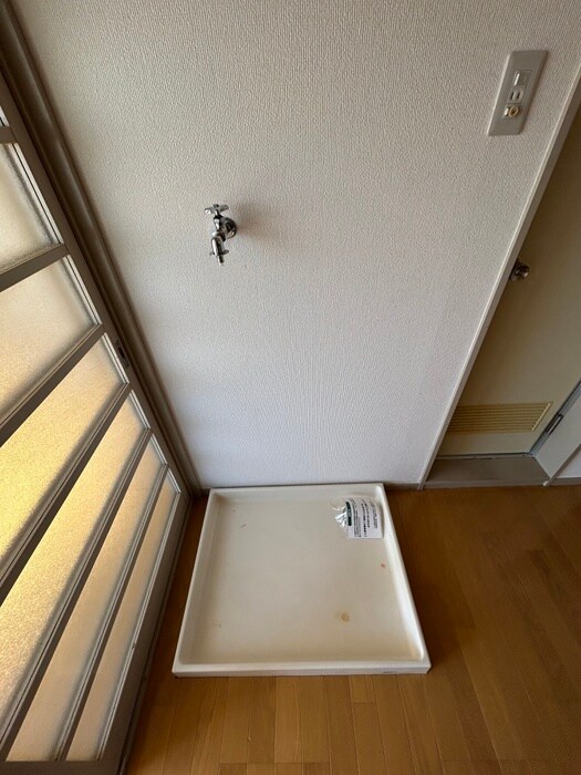 物件内観写真12　(洗濯機置場)