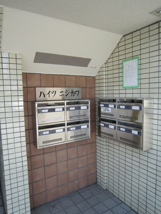 物件外観写真5　(エントランス部分)