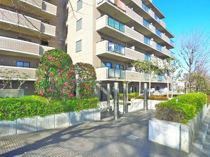 物件外観写真2　(エントランス部分)