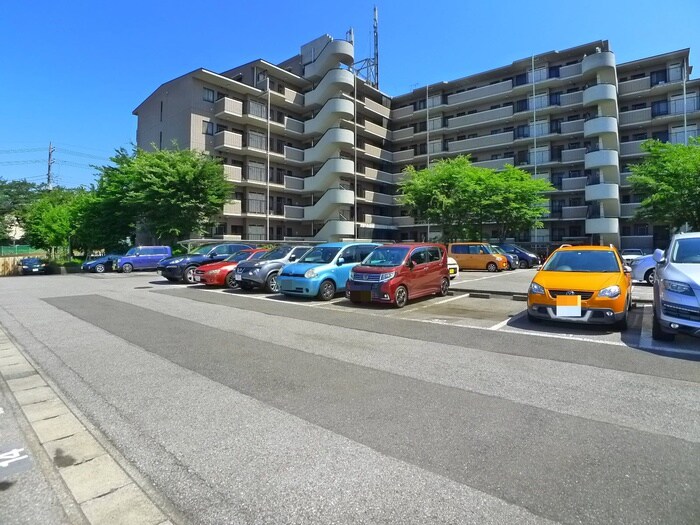 物件外観写真3　(駐車場)