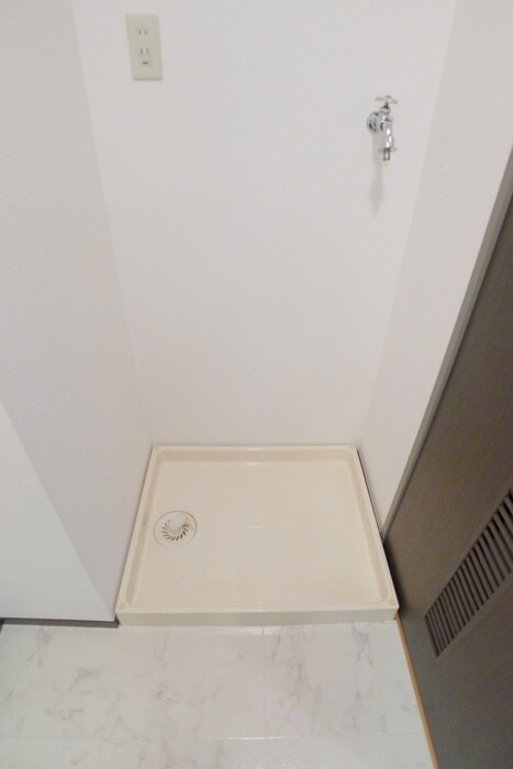 物件内観写真16　(洗濯機置場)