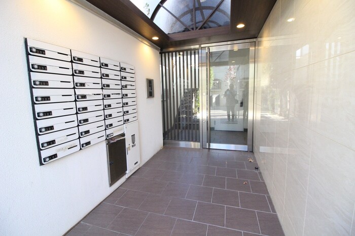 物件外観写真4　(エントランス部分)