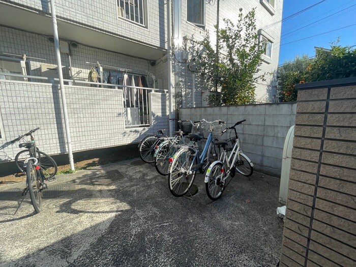 物件外観写真5　(駐輪場)
