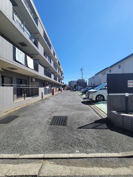 物件外観写真6　(駐車場)