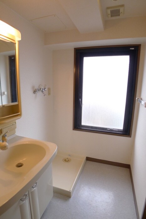 物件内観写真15　(洗濯機置場)