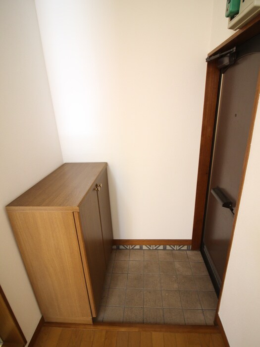 物件内観写真16　(玄関)