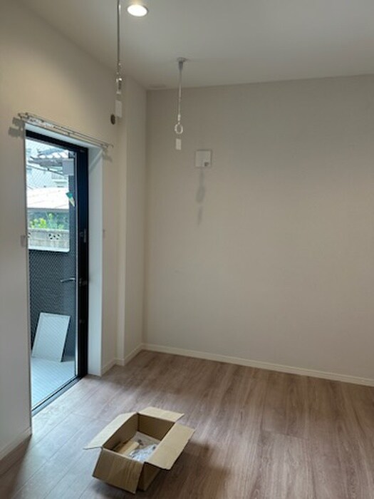 物件内観写真8　(室内からの展望)