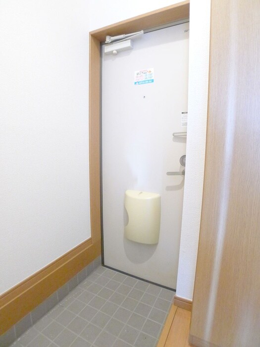 物件内観写真11　(玄関)