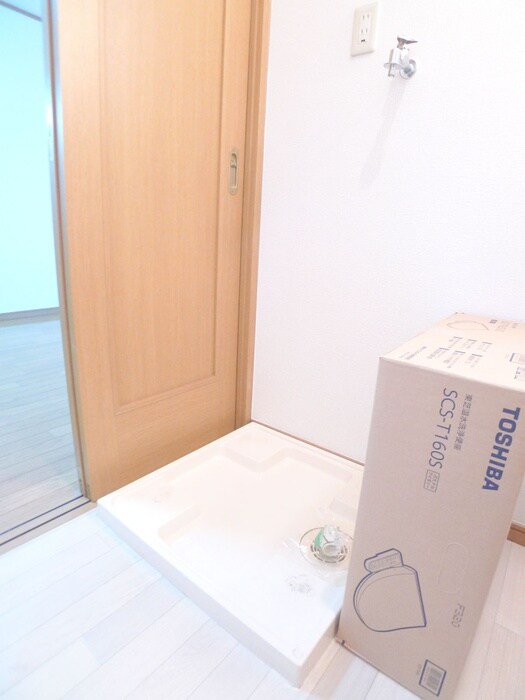 物件内観写真13　(洗濯機置場)